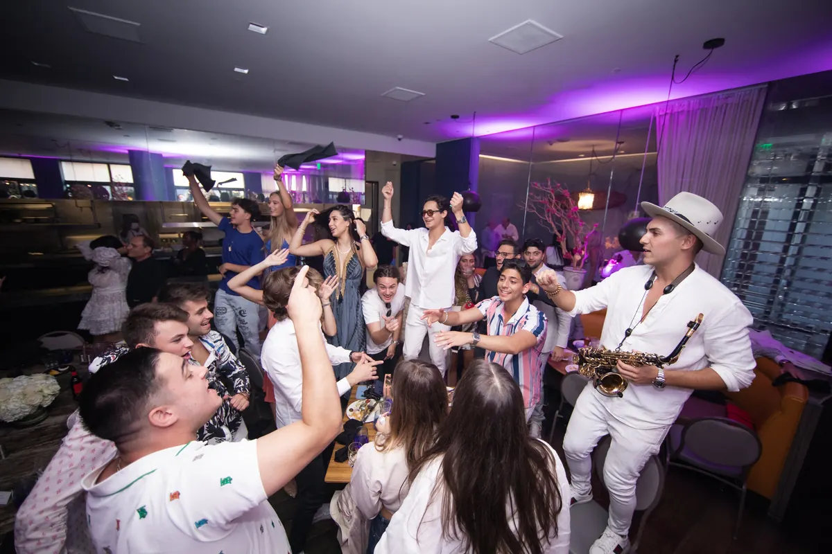 Live saxophone on a dance floor full of guests